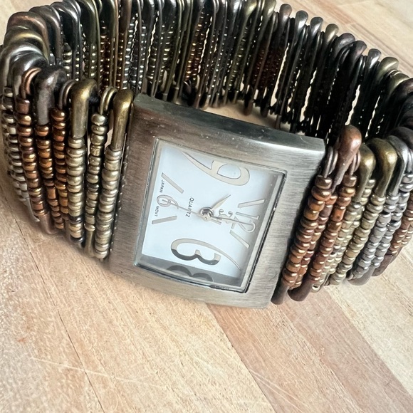 Charming Charlie Ladies watch fashion safety pin beaded bracelet NEW BATTERY - Picture 5 of 8